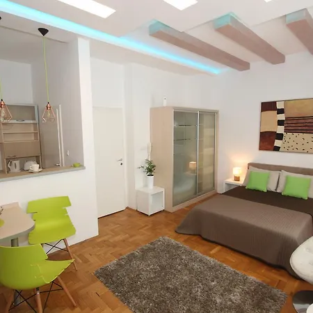 New In Apartman *